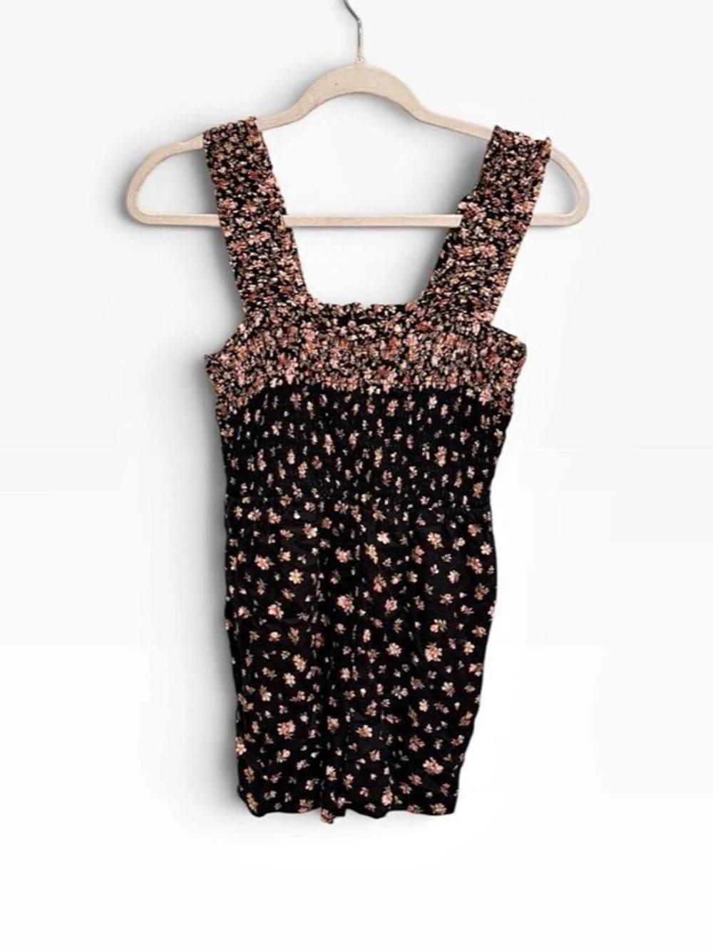 American Eagle Floral Romper in Black & Pink Size Small Like New